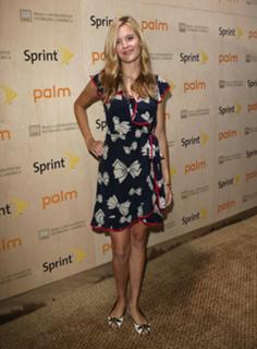 Maggie Grace feet photo thumbnail