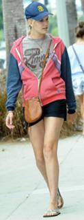 Maggie Grace feet photo thumbnail