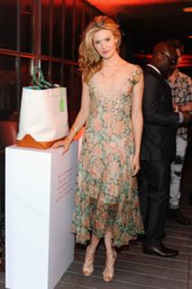 Maggie Grace feet photo thumbnail