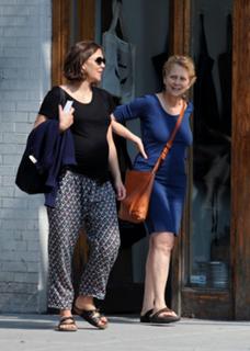 Maggie Gyllenhaal feet photo thumbnail
