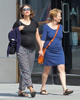 Maggie Gyllenhaal feet photo thumbnail