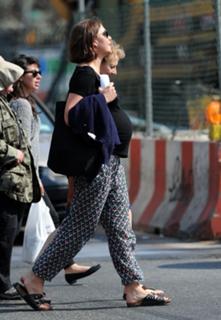 Maggie Gyllenhaal feet photo thumbnail