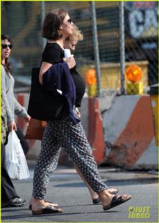 Maggie Gyllenhaal feet photo thumbnail