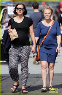 Maggie Gyllenhaal feet photo thumbnail