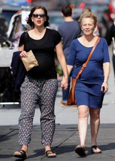 Maggie Gyllenhaal feet photo thumbnail