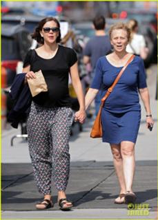 Maggie Gyllenhaal feet photo thumbnail