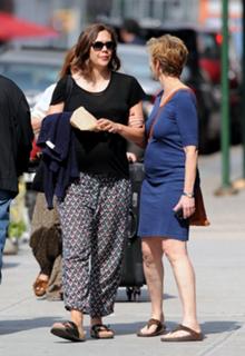 Maggie Gyllenhaal feet photo thumbnail