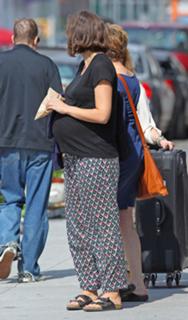 Maggie Gyllenhaal feet photo thumbnail