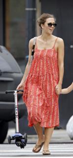 Maggie Gyllenhaal feet photo thumbnail