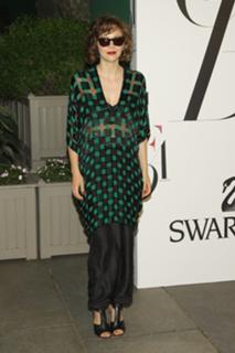 Maggie Gyllenhaal feet photo thumbnail