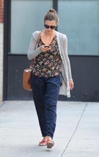 Maggie Gyllenhaal feet photo thumbnail