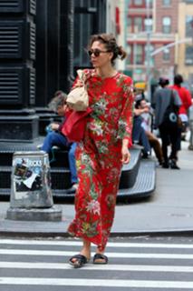 Maggie Gyllenhaal feet photo thumbnail