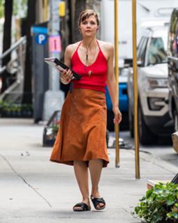 Maggie Gyllenhaal feet photo thumbnail