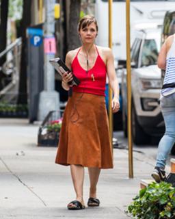 Maggie Gyllenhaal feet photo thumbnail