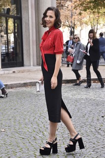 Maggie Gyllenhaal feet photo thumbnail