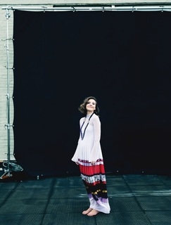 Maggie Gyllenhaal feet photo thumbnail