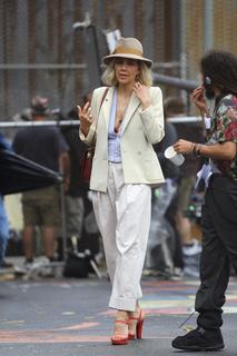 Maggie Gyllenhaal feet photo thumbnail