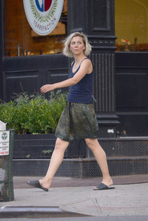 Maggie Gyllenhaal feet photo thumbnail