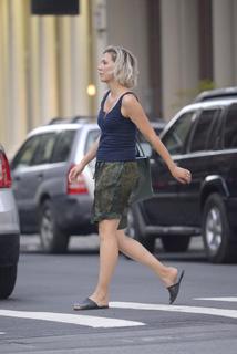 Maggie Gyllenhaal feet photo thumbnail