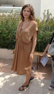 Maggie Gyllenhaal feet photo thumbnail
