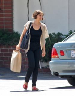 Maggie Gyllenhaal feet photo thumbnail