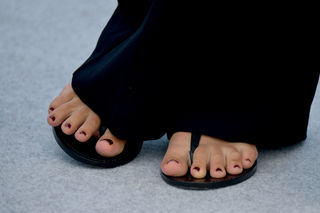 Maggie Gyllenhaal feet photo thumbnail