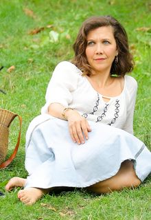 Maggie Gyllenhaal feet photo thumbnail