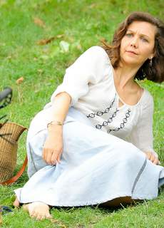 Maggie Gyllenhaal feet photo thumbnail