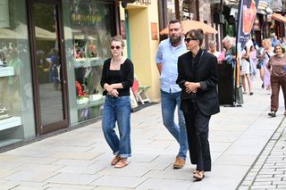Maggie Gyllenhaal feet photo 3