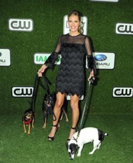 Maggie Lawson feet photo thumbnail