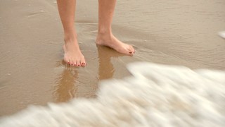 Maggie Lawson feet photo thumbnail