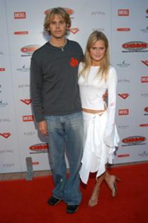 Maggie Lawson feet photo thumbnail