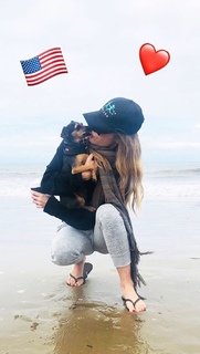 Maggie Lawson feet photo thumbnail