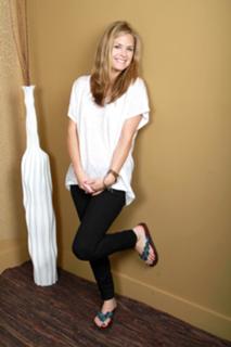Maggie Lawson feet photo thumbnail
