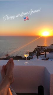 Maggie Lawson feet photo thumbnail