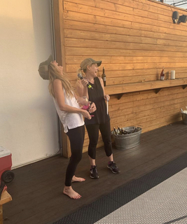 Maggie Lawson feet photo thumbnail