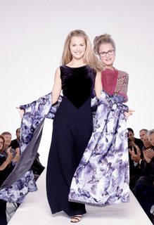 Maggie Lawson feet photo thumbnail