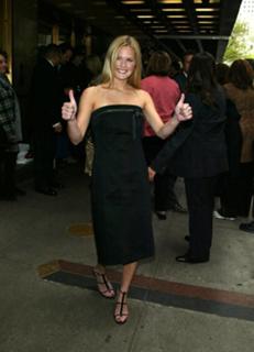 Maggie Lawson feet photo thumbnail