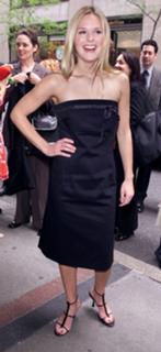 Maggie Lawson feet photo thumbnail