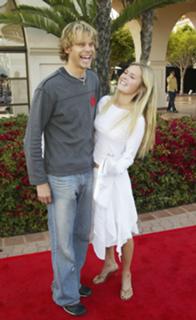 Maggie Lawson feet photo thumbnail