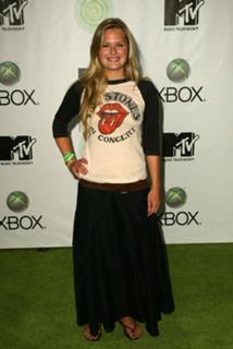Maggie Lawson feet photo thumbnail