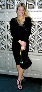 Maggie Lawson feet photo thumbnail