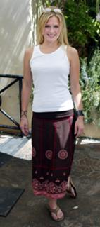 Maggie Lawson feet photo thumbnail