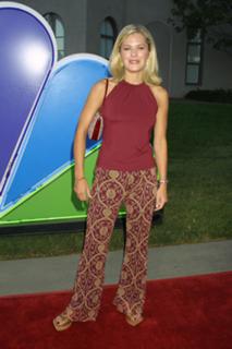 Maggie Lawson feet photo thumbnail