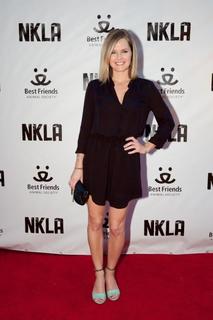 Maggie Lawson feet photo thumbnail