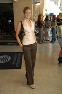 Maggie Lawson feet photo thumbnail