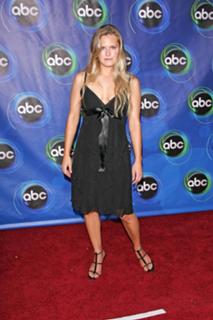 Maggie Lawson feet photo thumbnail