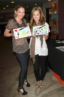 Maggie Lawson feet photo thumbnail