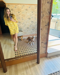 Maggie Lawson feet photo thumbnail