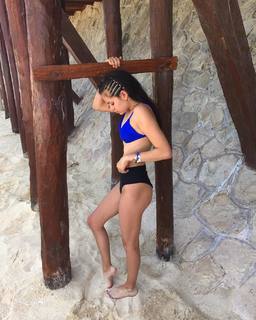 Maggie Lindemann feet photo thumbnail